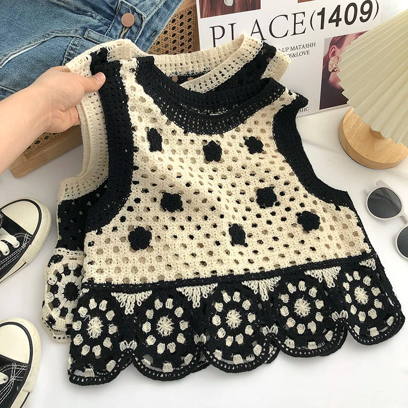 OUMEA Women Crochet Sleeveless Tanks Openwork Retro Tops  Korean Style Contrast Color Chic Knitting Tops Hot Girl Tops Ins flirty tank top