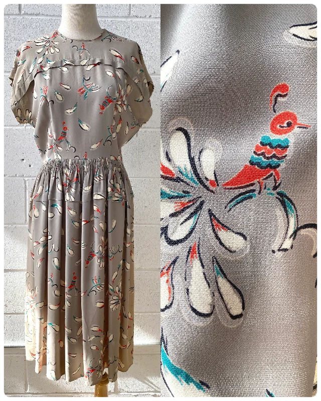 Vintage 1940s Grey Novelty Print Rayon Day Dress, B36"